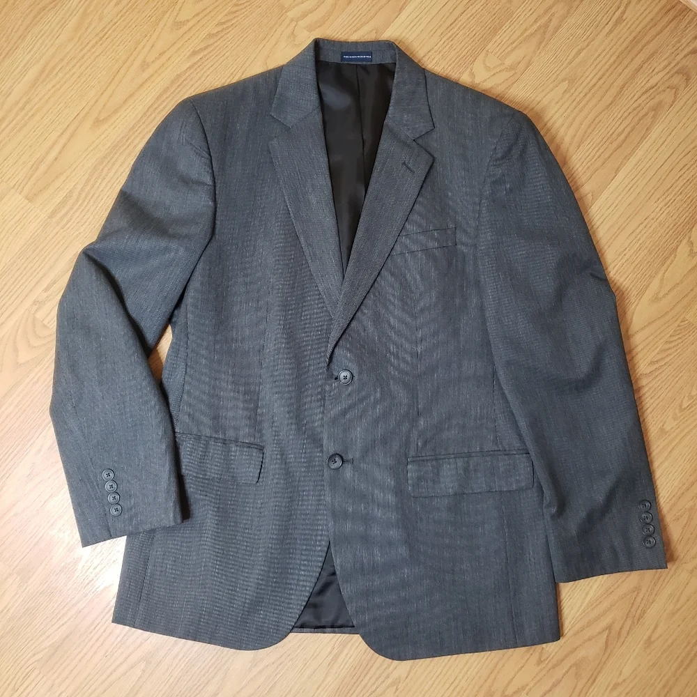 Stafford Men's Gray Suit